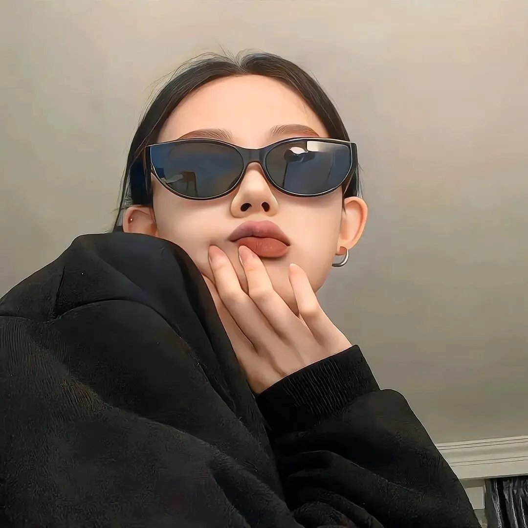 不易亲近的姐姐和狡猾的妹妹